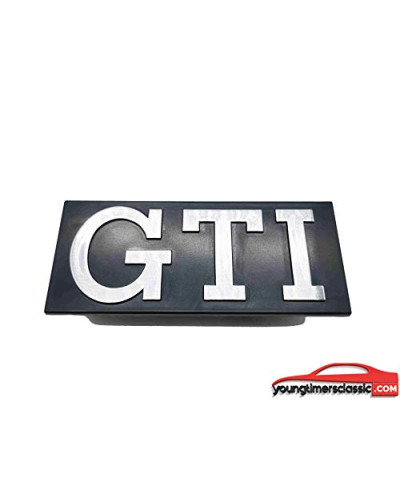 Logotipo cromado de la rejilla del Golf 1 GTI