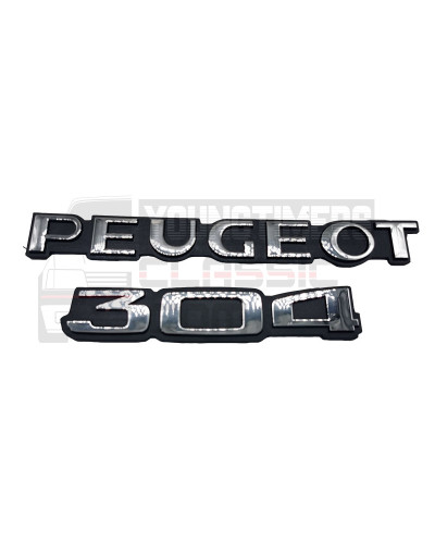 Monograma Peugeot 304 cromo.
