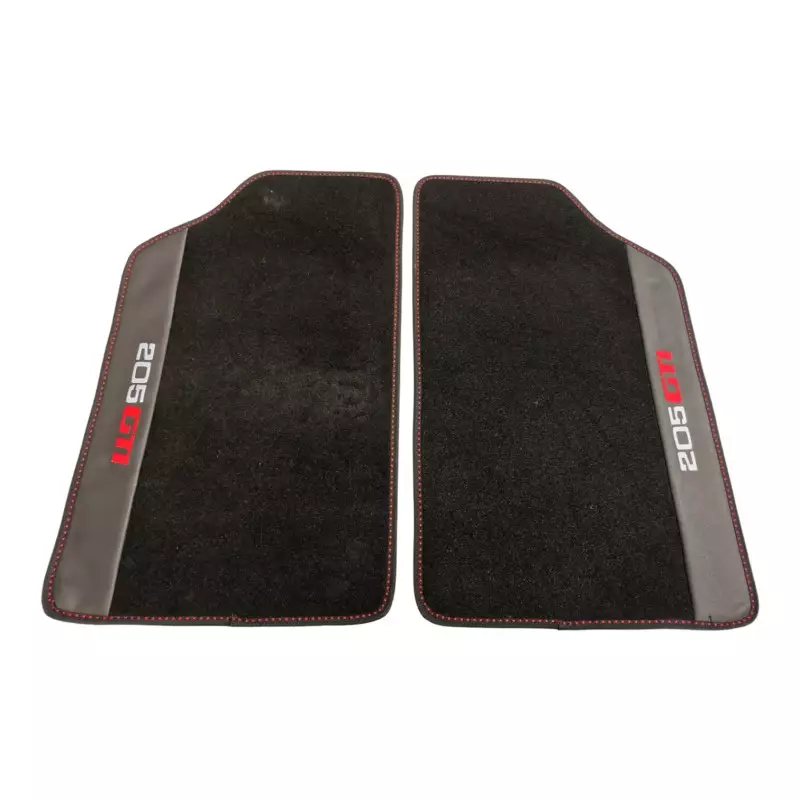 Elegante schwarze Samtfußmatten für Ihren Peugeot 205 GTi - Komfort und Stil vereint.