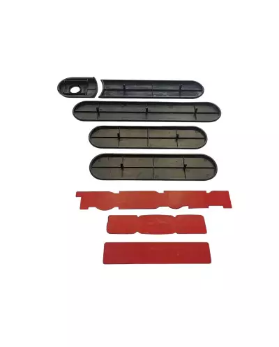 Dale a tu 205 GTI un aspecto único con este kit de custodia hueca con el logotipo de Peugeot.