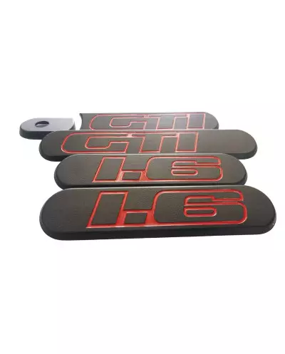 Il Custode Kit scavato per Peugeot 205 GTI 1.6 nero con Logo, un accessorio di personalizzazione che non passa inosservato