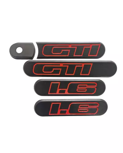 Il Custode Kit scavato per Peugeot 205 GTI 1.6 nero con logo, una leggenda automobilistica essenziale!