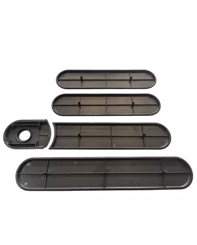 Il Kit Custode scavato per Peugeot 205 GTI 1.9 nero con logo, una leggenda automobilistica essenziale!